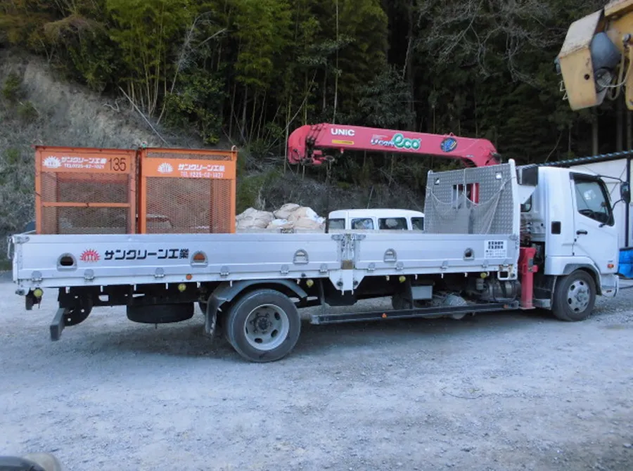 廃材カゴ専用ユニック車